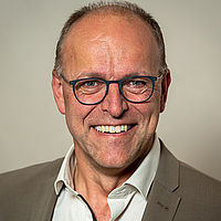 Prof. Dr. Dr.  Henning Schliephake